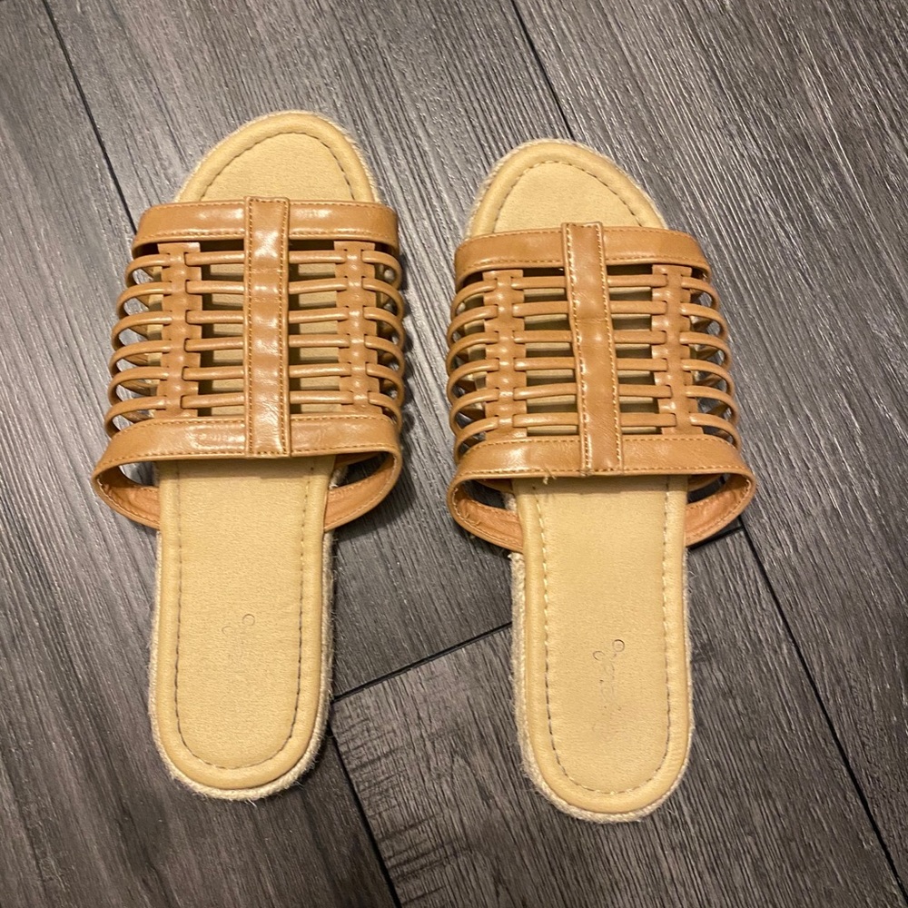 Maurices sandle slip ons. Size 8.
